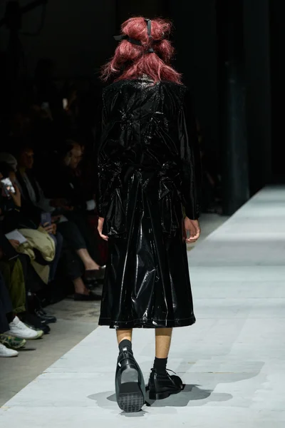 Look 16